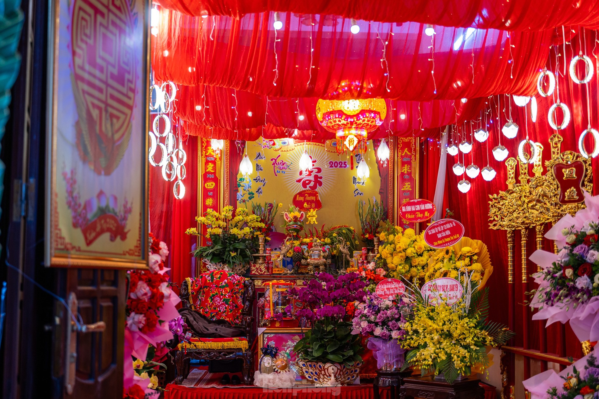 Hàng nghìn người nô nức đổ ra đường xem lễ rước người sống có một không hai ở Quảng Ninh - 8