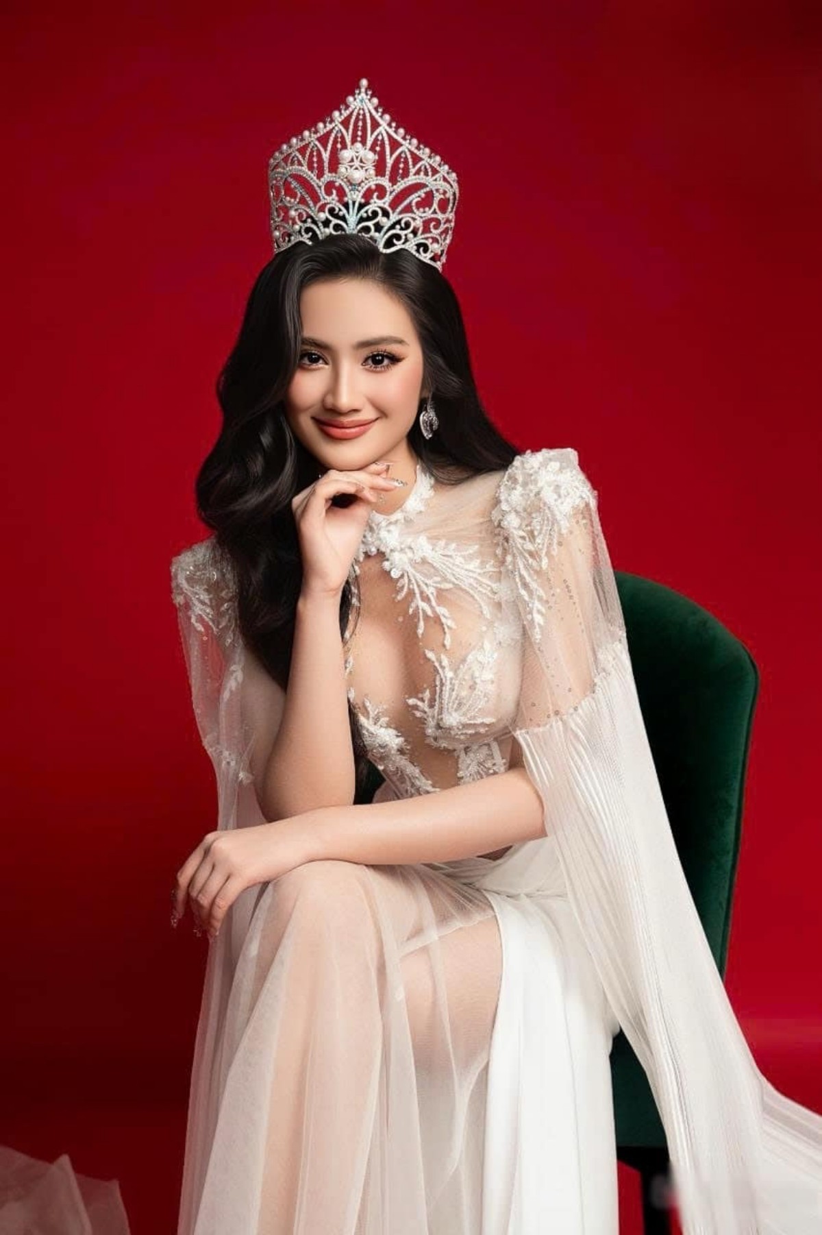 Hoa hậu Ý Nhi tung ảnh profile thi Miss World, sau 10 tiếng có bao nhiêu lượt follower? - 1