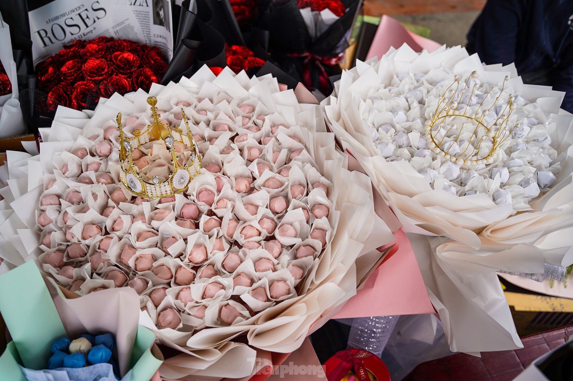 Giới trẻ săn túi mù Baby Three, hoa tulip trồng chậu tặng người yêu ngày Valentine - 5