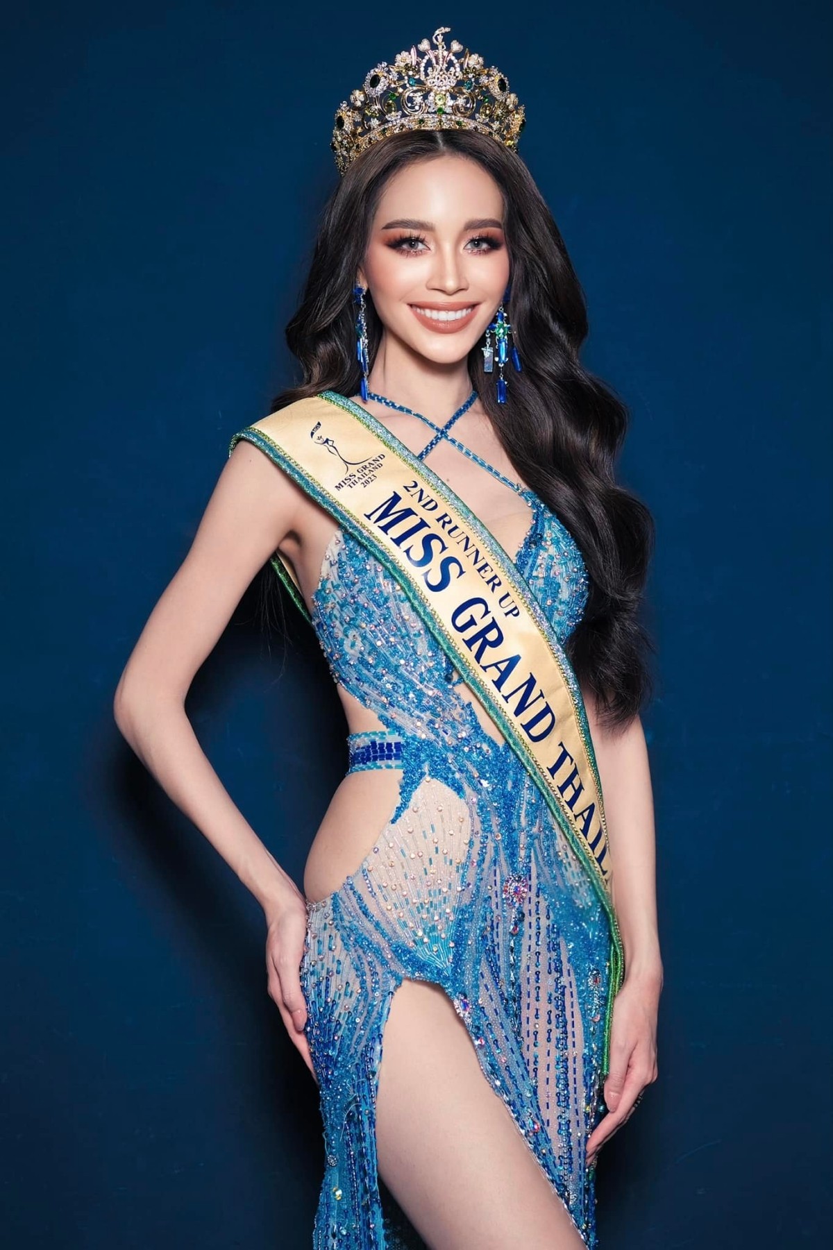 Pimjira Jaroenlak: Á hậu 2 Miss Grand Thailand 2023, Top 15 The Miss Globe 2023.