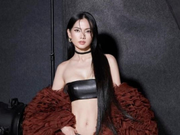 Siêu mẫu Anh Thư “đốt mắt” với vẻ đẹp nóng bỏng ở tuổi 42