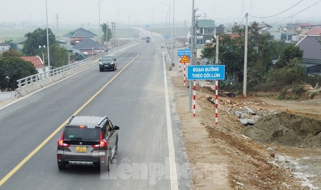 Việc cầu Xuân Quang và đường dẫn hoàn thành đã giúp người dân tại các huyện Đông Bắc Thanh Hóa như Hoằng Hóa, Nga Sơn, Hậu Lộc… rút ngắn khoảng nửa quãng đường khi muốn tiếp cận cao tốc Bắc Nam, QL45 (ở phía Tây).