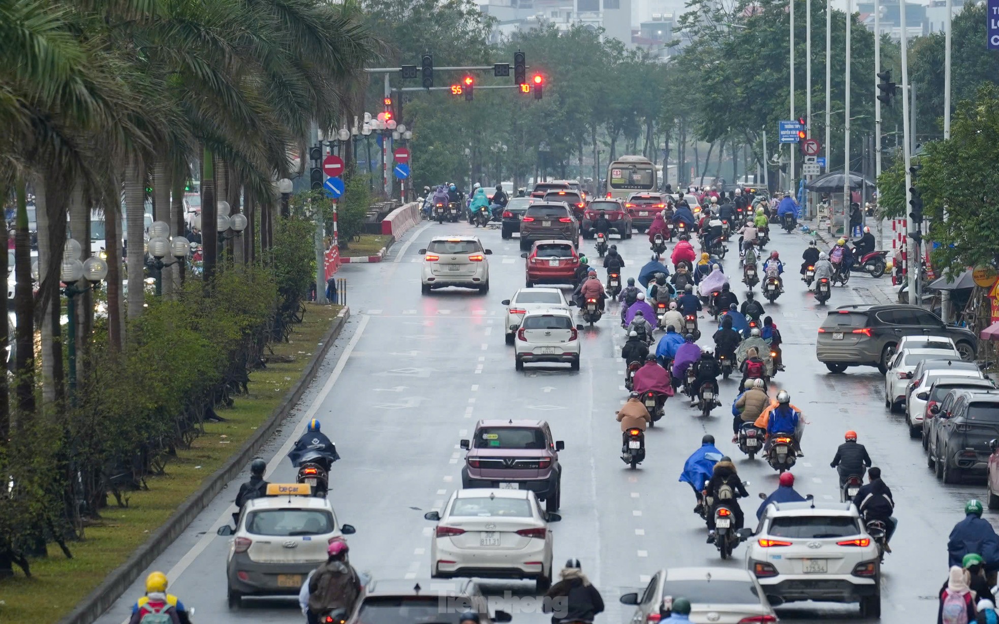 Giao thông thuận lợi tại ngã tư Trần Hữu Dực - Nguyễn Văn Giáp trong buổi sáng nay.