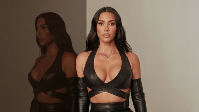 Kim Kardashian thường xuyên thử nghiệm các phương pháp làm đẹp để trẻ hóa da. Ảnh: Variety