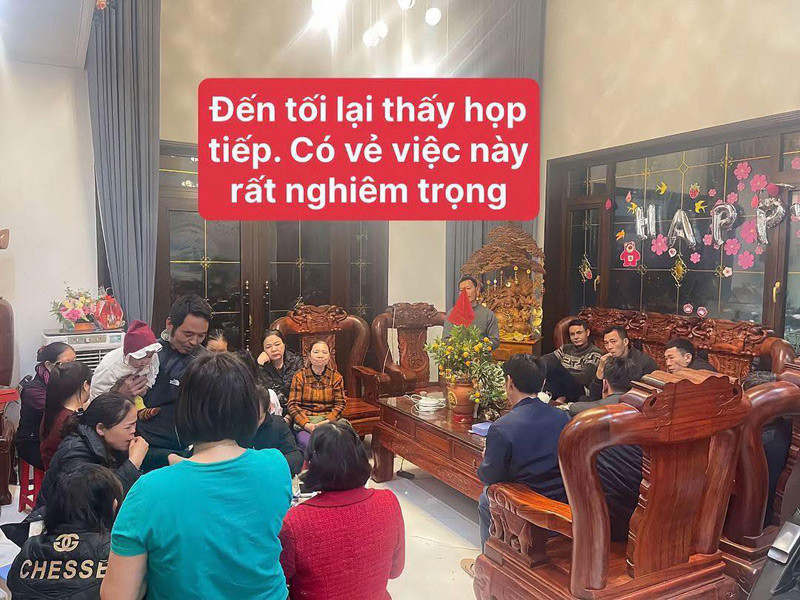 Một cuộc họp khác vào buổi tối cùng ngày