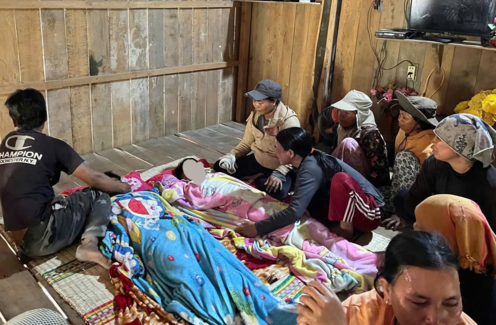 Cả bốn gia đình có con bị nạn đều có hoàn cảnh khó khăn. Ảnh: MT