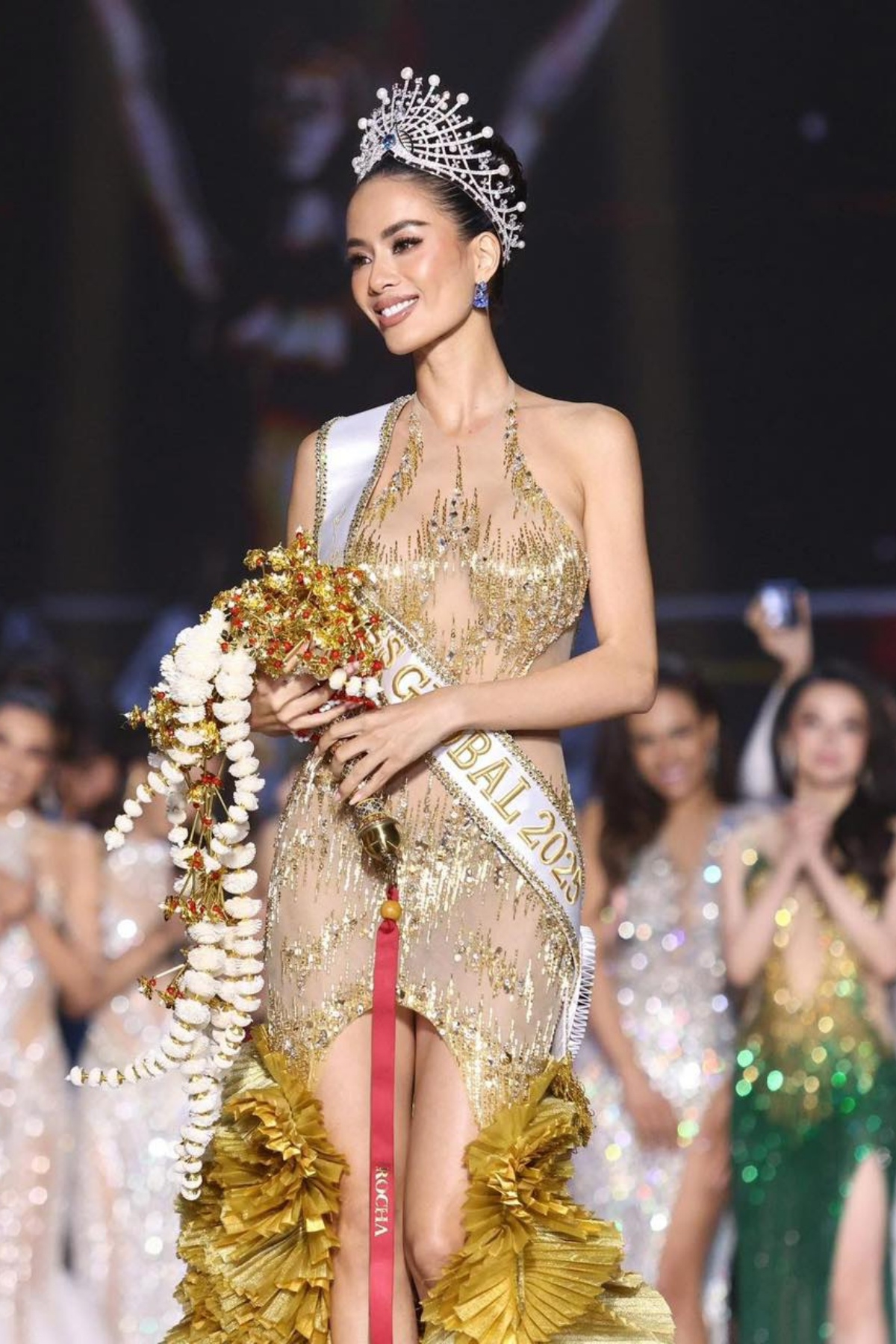 Miss Global Như Vân sống viên mãn bên hai con gái - 10