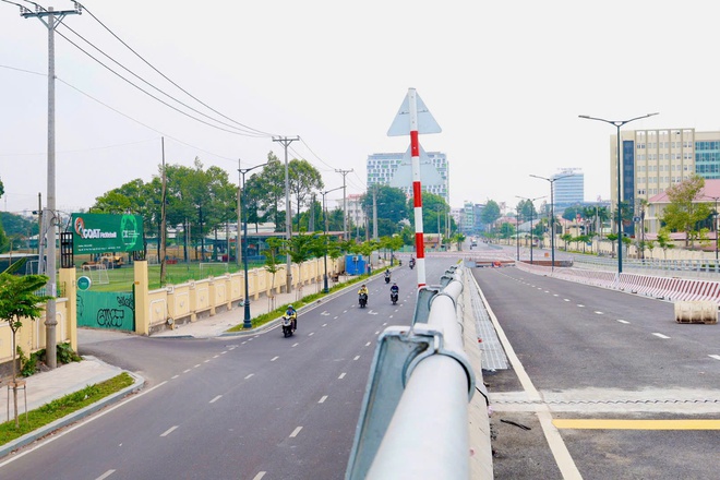 Cầu vượt 4 làn xe trước nhà ga T3 được xây dựng xong, sẵn sàng kết nối trực tiếp vào ga