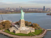 Lifestyle - 7 bức tượng 'nhái' Nữ thần Tự do gây chú ý