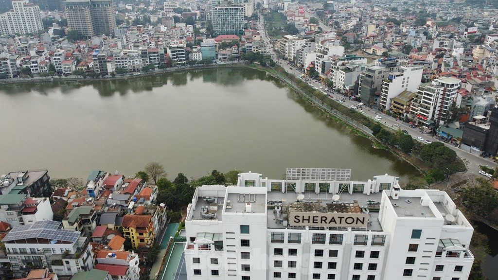 Riêng đoạn qua khách sạn Sheraton đường Quảng An - Từ Hoa có hình chữ U.