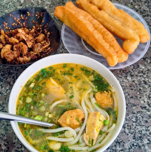 Bánh canh cá lóc quán Yến. Ảnh: Michelin