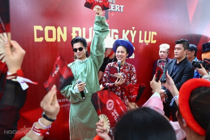 Hàng nghìn fan mặc áo dài, đổ về concert amp;#39;Anh trai vượt ngàn chông gaiamp;#39; - 12