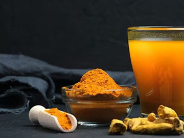 Những lợi ích khi uống nước ép nghệ và cà rốt