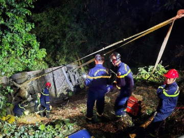 Xe khách 52 chỗ lật trên đèo Bảo Lộc, nhiều người la hét kêu cứu