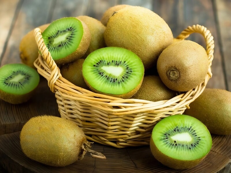 Những cây kiwi thường được trồng theo phương pháp hữu cơ với mục đích giảm thiểu tối đa việc sử dụng thuốc bảo vệ thực vật. Loại quả này hỗ trợ tăng cường hệ miễn dịch, cải thiện tiêu hóa, làm đẹp da, là sự lựa chọn lý tưởng cho chế độ ăn uống lành mạnh và an toàn.