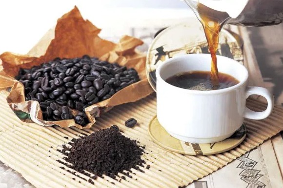 Caffeine trong cà phê cũng thúc đẩy quá trình trao đổi chất và tăng cường khả năng đốt cháy chất béo. (Tác phẩm nghệ thuật).