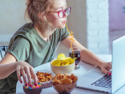 Sức khỏe - Những thói quen khiến cơ thể lão hóa nhanh chóng, xương khớp tuổi 20 mà ngỡ đã 80