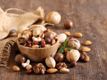 Loại hạt Tết nào cũng có, tưởng chỉ ăn cho vui miệng hóa ra là thực phẩm đại bổ, tốt cho cả tim và não