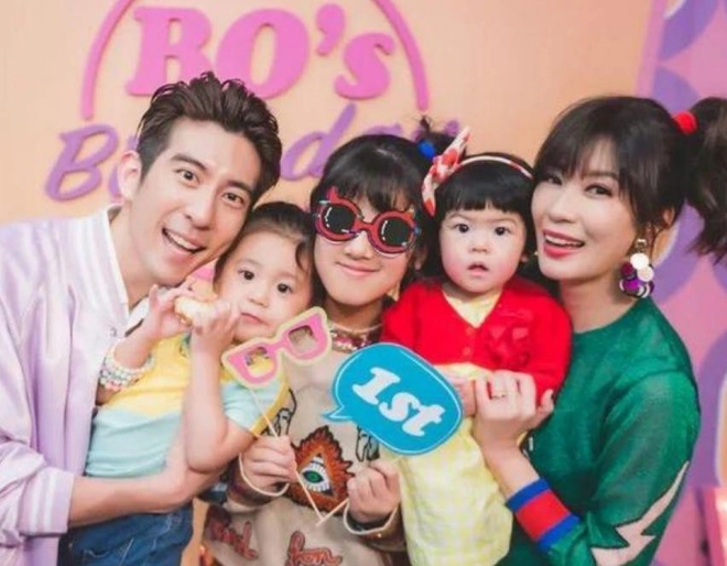 Tôn Linh Xuyến có nhiều ảnh chụp chung với cả gia đình.