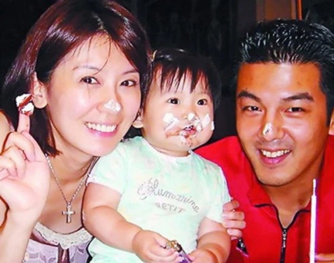 Giả Tịnh Văn kết hôn với Tôn Chí Hạo và có con gái Tôn Linh Xuyến.