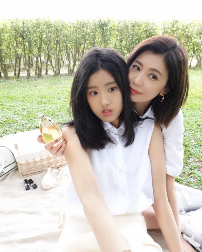 Cô bé là con gái cưng của nàng Triệu Mẫn.