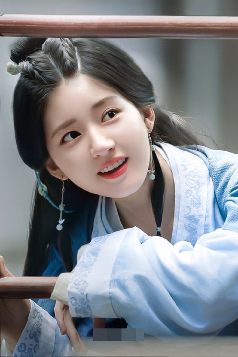 Trước đó, nhiều người cho rằng Triệu Lộ Tư phát triển nghiệp diễn một cách thuận lợi nhờ hậu thuẫn của cha mẹ.