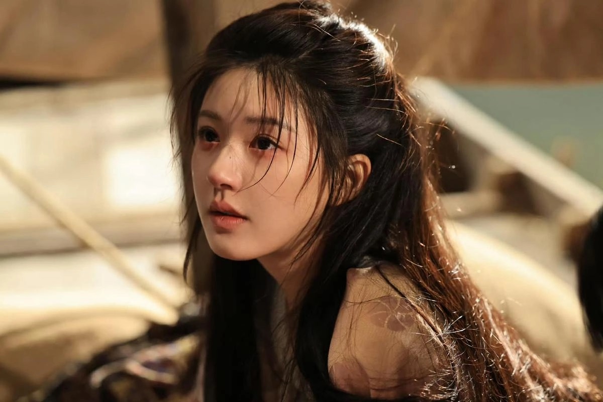 Bạn thân tiết lộ Triệu Lộ Tư từng bị sếp bạo hành khi mới vào nghề..