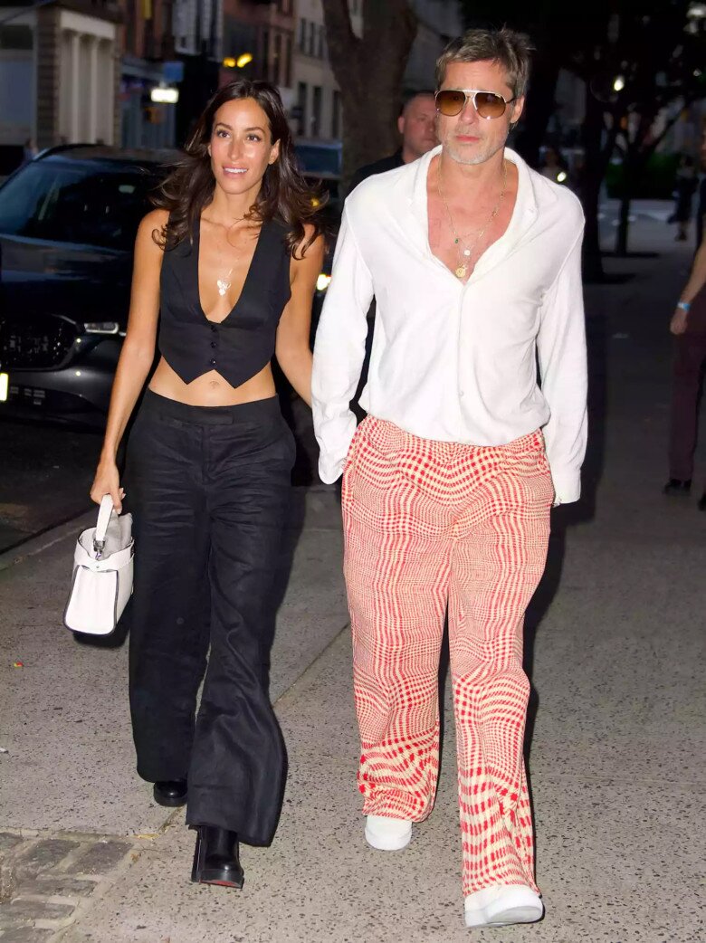 Brad Pitt và Ines de Ramon dù chênh lệch tuổi tác khá lớn (nhiều nguồn tin khẳng định họ cách nhau 27 tuổi) nhưng được nhận xét đẹp đôi.