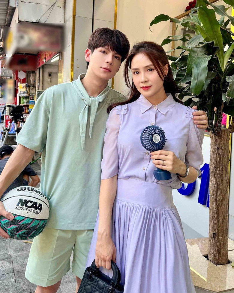 Anh từng khán giả biết đến với vai con trai Hồng Diễm.