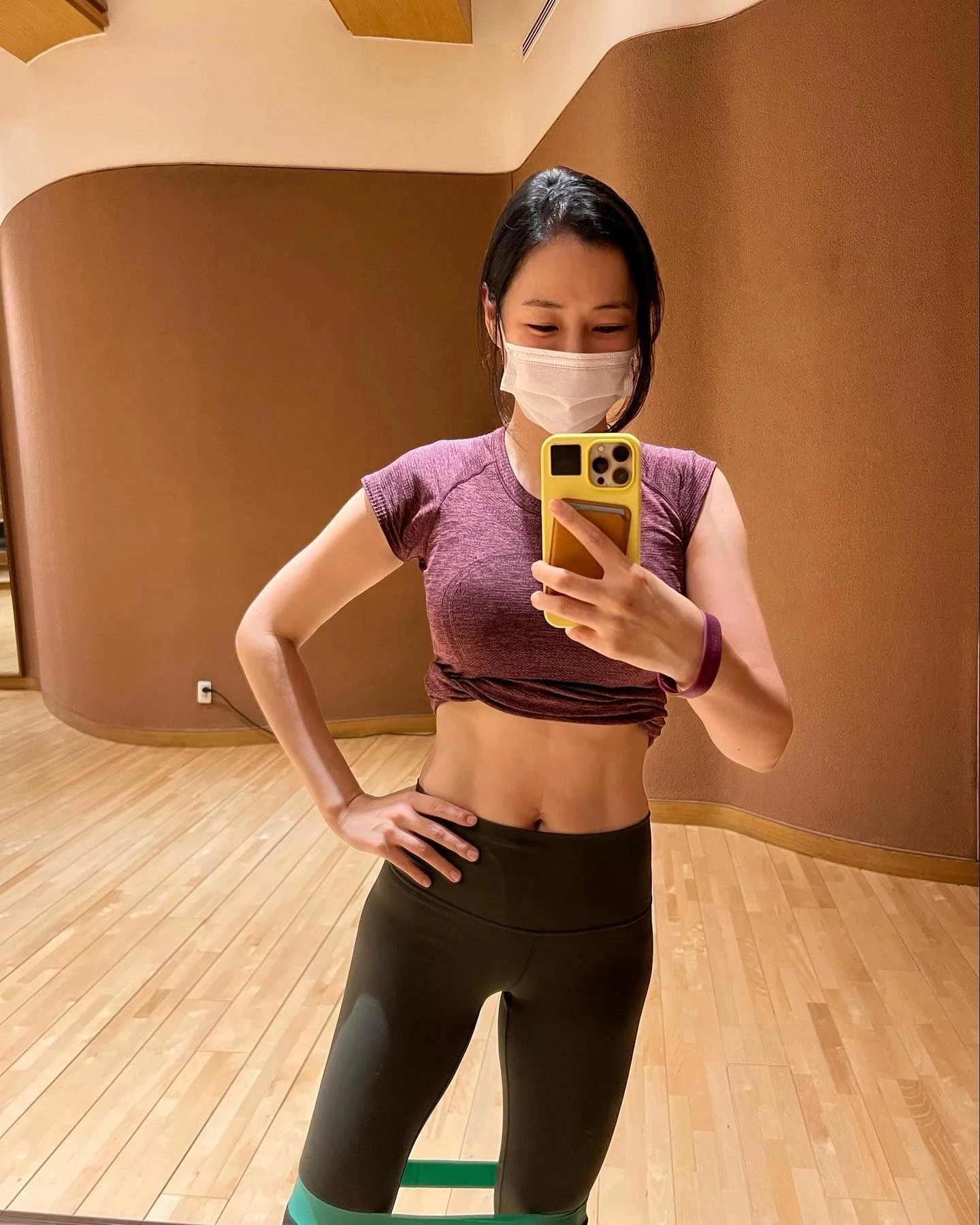 Thông tin khiến Honey Lee suy sụp hoàn toàn. Rất may là sau đó với sự động viên của gia đình và theo dõi chặt chẽ của bác sĩ, cô đã mẹ tròn con vuông.