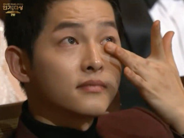 Song Joong Ki khóc vì phim không ai xem