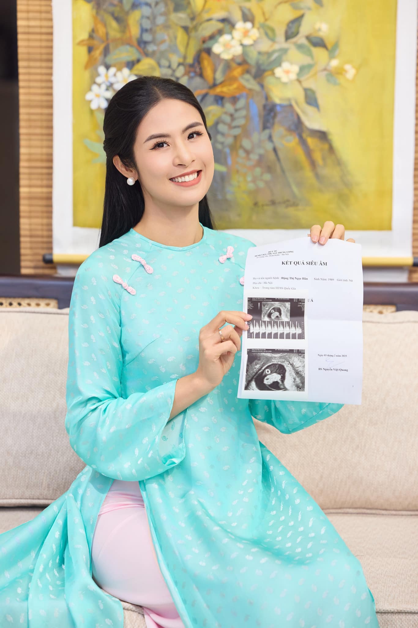 Nàng hậu thông báo tin mang thai. Ảnh: FBNV