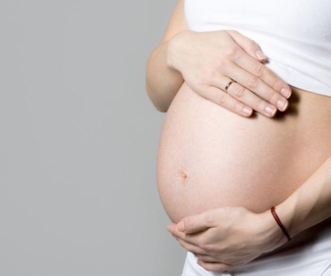 Mẹ bầu cần quan tâm sức khỏe để đảm bảo thai kỳ khỏe mạnh, an toàn. Ảnh: Health