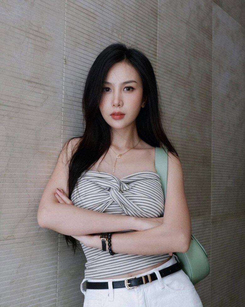 Cô luôn biết cách làm cho bản thân nổi bật hơn giữa đám đông.