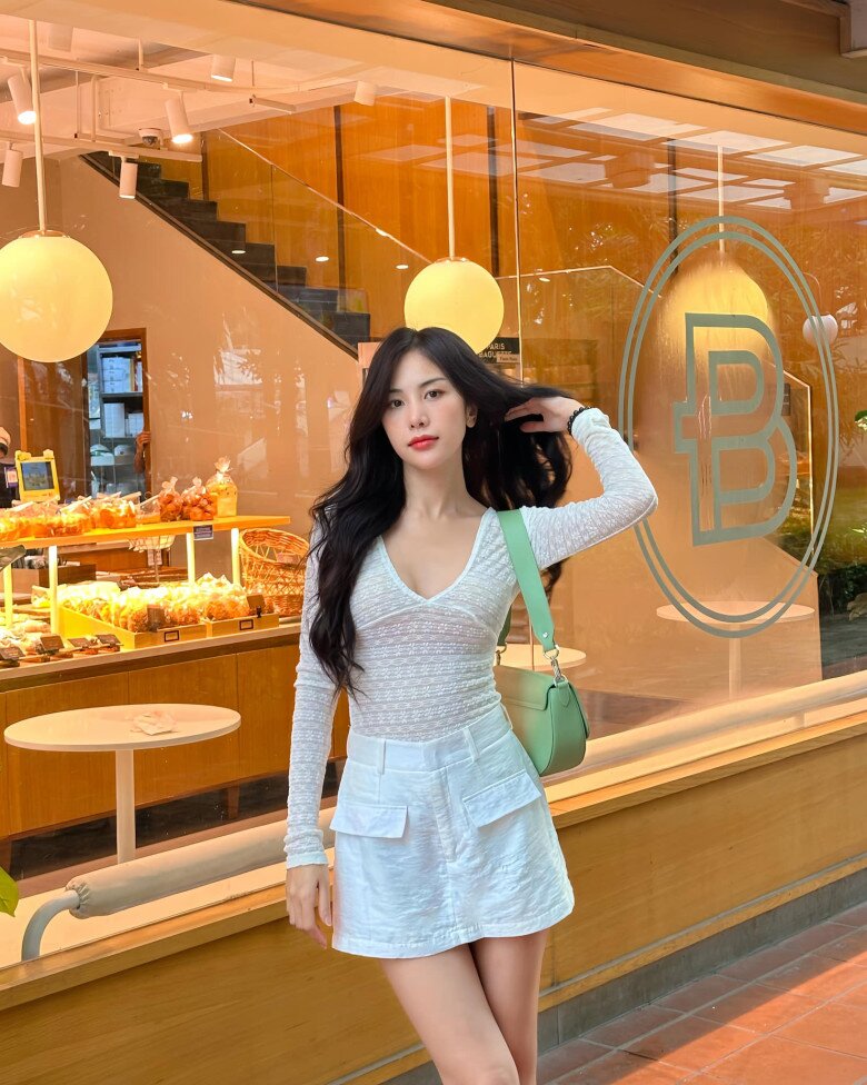Jenna có phong cách thời trang nổi bật và đẹp ngời ngời mỗi khi xuống phố.