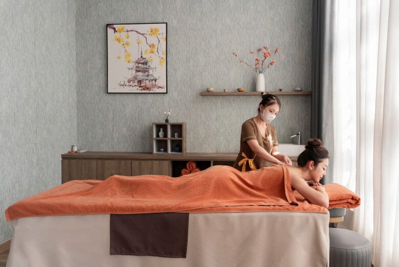 Hoạt động massage thư giãn giúp cô tái tạo lại năng lượng cho cơ thể.