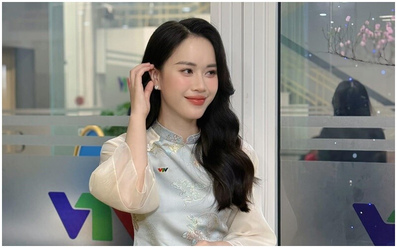 Ngô Mai Phương, được biết đến với vai trò MC duyên dáng trên sóng VTV và là diễn viên trong bộ phim “Đừng làm mẹ cáu”. Cô sở hữu nhan sắc xinh đẹp, rạng ngời và phong cách dẫn dắt chuyên nghiệp, chiếm được tình cảm của đông đảo khán giả.

