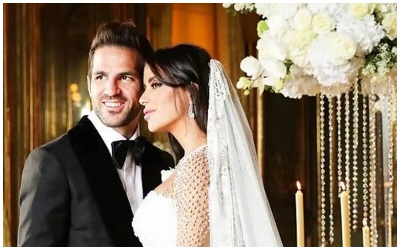 Bất chấp nàng hơn 12 tuổi và đã có 2 con riêng từ cuộc hôn nhân trước, cầu thủ Cesc Fabregas vẫn say mê người phụ nữ nóng bỏng Daniella.