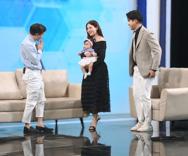 Kha Ly gặp lại trên truyền hình vị bác sĩ đã điều trị hiếm muộn cho cô.