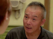 Yêu - Dọn phòng bố chồng, tôi giật mình phát hiện xấp giấy rơi xuống nền nhà