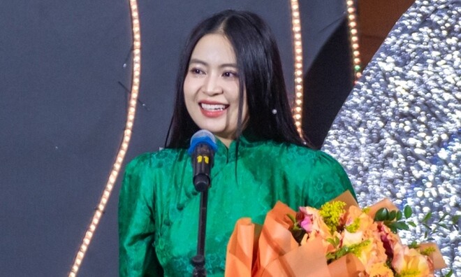 Có thời điểm, gương mặt cô đầy đặn hơn hẳn.