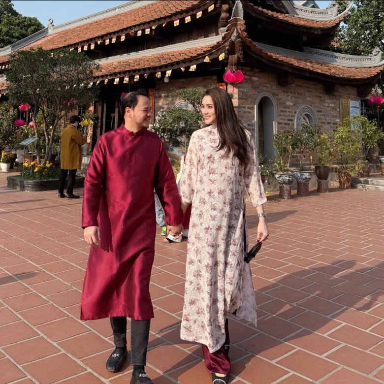 Nữ diễn viên kiêm Á hậu rạng rỡ trong thai kỳ.