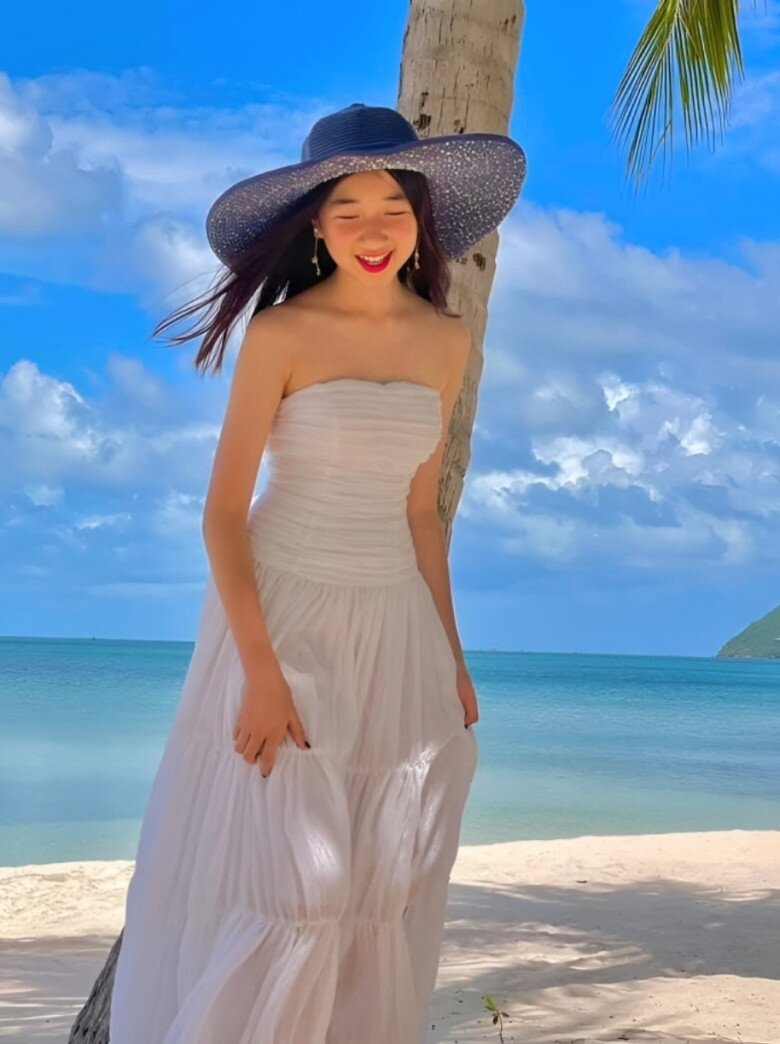 Loạt amp;#34;công chúaamp;#34; nhà hoa, á hậu Việt sở hữu đôi chân dài thẳng tắp, mẹ đứng kế trông như amp;#34;tí honamp;#34; - 5