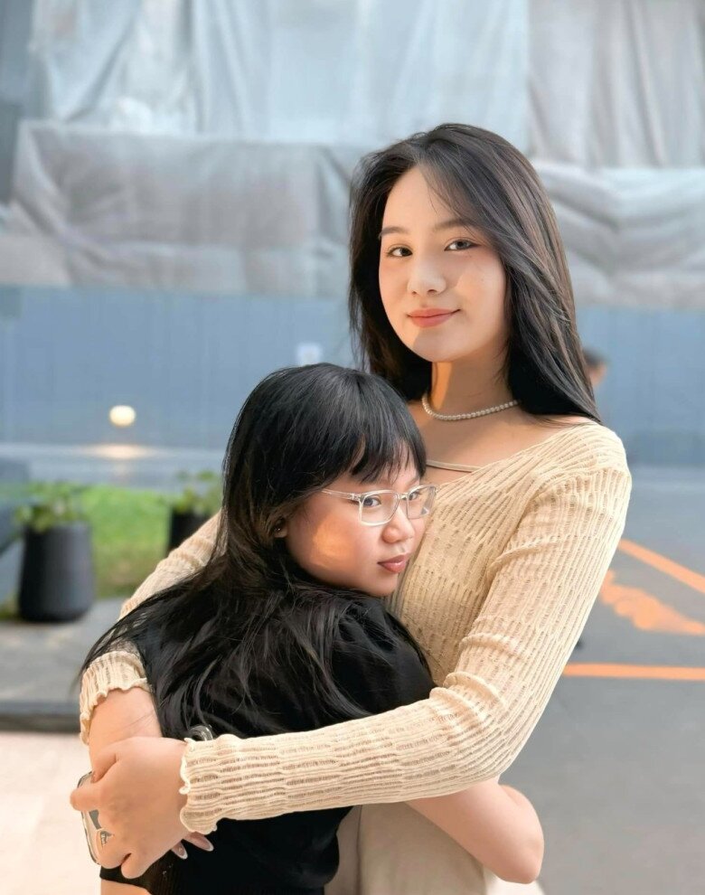 Loạt amp;#34;công chúaamp;#34; nhà hoa, á hậu Việt sở hữu đôi chân dài thẳng tắp, mẹ đứng kế trông như amp;#34;tí honamp;#34; - 9