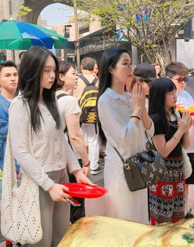 Loạt amp;#34;công chúaamp;#34; nhà hoa, á hậu Việt sở hữu đôi chân dài thẳng tắp, mẹ đứng kế trông như amp;#34;tí honamp;#34; - 7