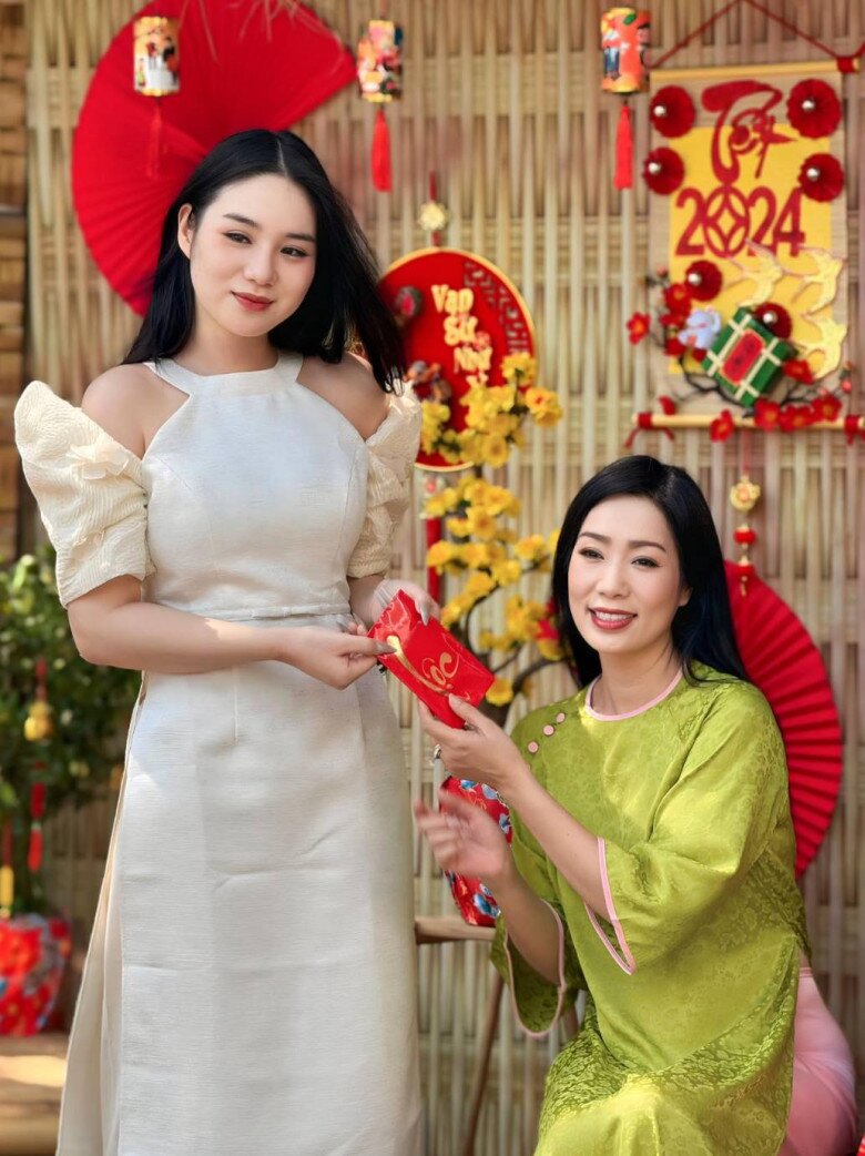 Loạt amp;#34;công chúaamp;#34; nhà hoa, á hậu Việt sở hữu đôi chân dài thẳng tắp, mẹ đứng kế trông như amp;#34;tí honamp;#34; - 8