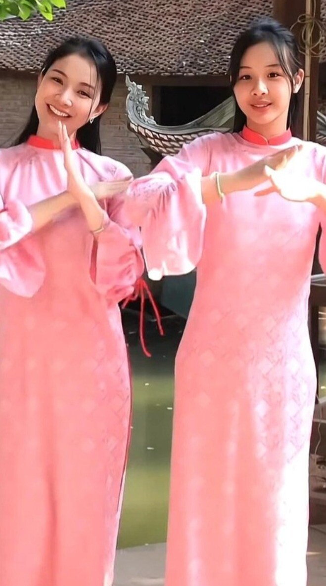 Loạt amp;#34;công chúaamp;#34; nhà hoa, á hậu Việt sở hữu đôi chân dài thẳng tắp, mẹ đứng kế trông như amp;#34;tí honamp;#34; - 1