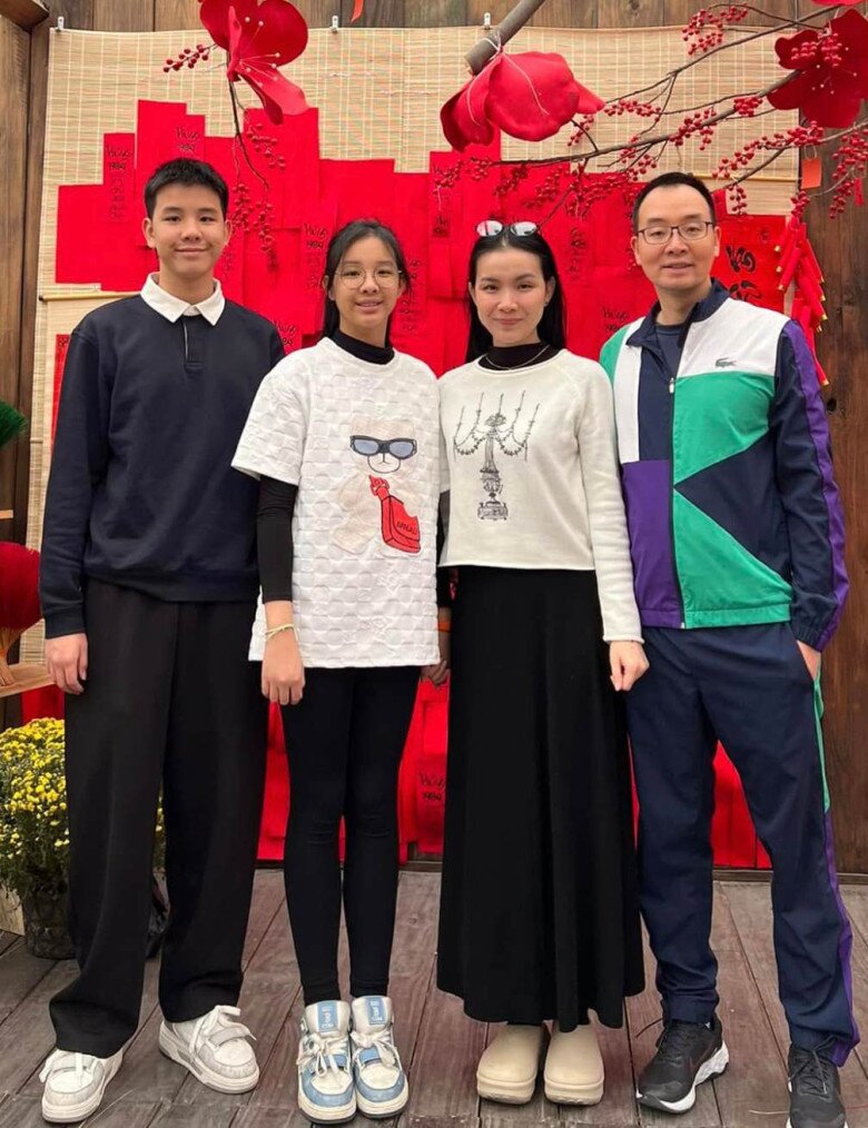 Loạt amp;#34;công chúaamp;#34; nhà hoa, á hậu Việt sở hữu đôi chân dài thẳng tắp, mẹ đứng kế trông như amp;#34;tí honamp;#34; - 3