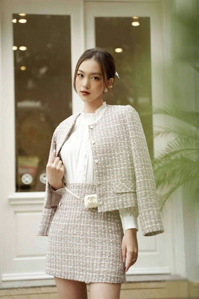 Chỉ cần sở hữu một chiếc áo khoác vài tweed, các nàng sẽ nhận được rất nhiều lời khen vì phong cách ăn mặc trong Tết này.