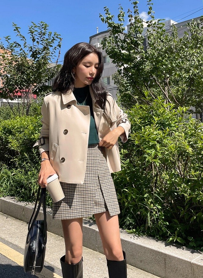 Trench coat dáng ngắn có công dụng hack dáng cực vi diệu.